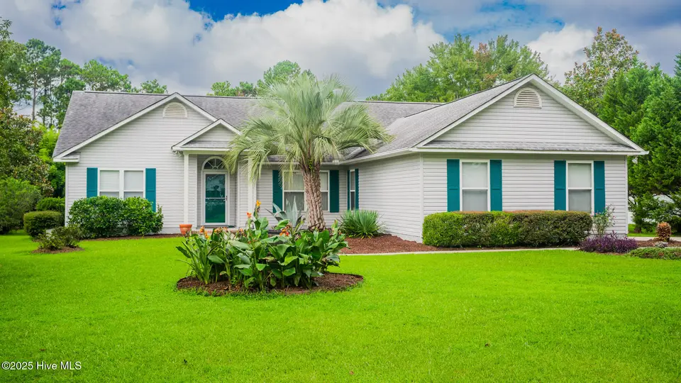 850 Meadow Lane SW, Calabash, NC 28467 — 3-bedroom home in Carolina Cove, Calabash, NC, photo 1 of 28: street view