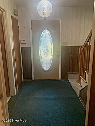 204 Kerry Court, Jacksonville, NC 28546 — 5-bedroom home in Windsor Manor, Jacksonville, NC, photo 2 of 53: Entry