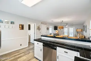 417 4th Street, Sunset Beach, NC 28468 — 4-bedroom home, Sunset Beach, NC, photo 12 of 41: 417 4th St, Sunset Beach, NC