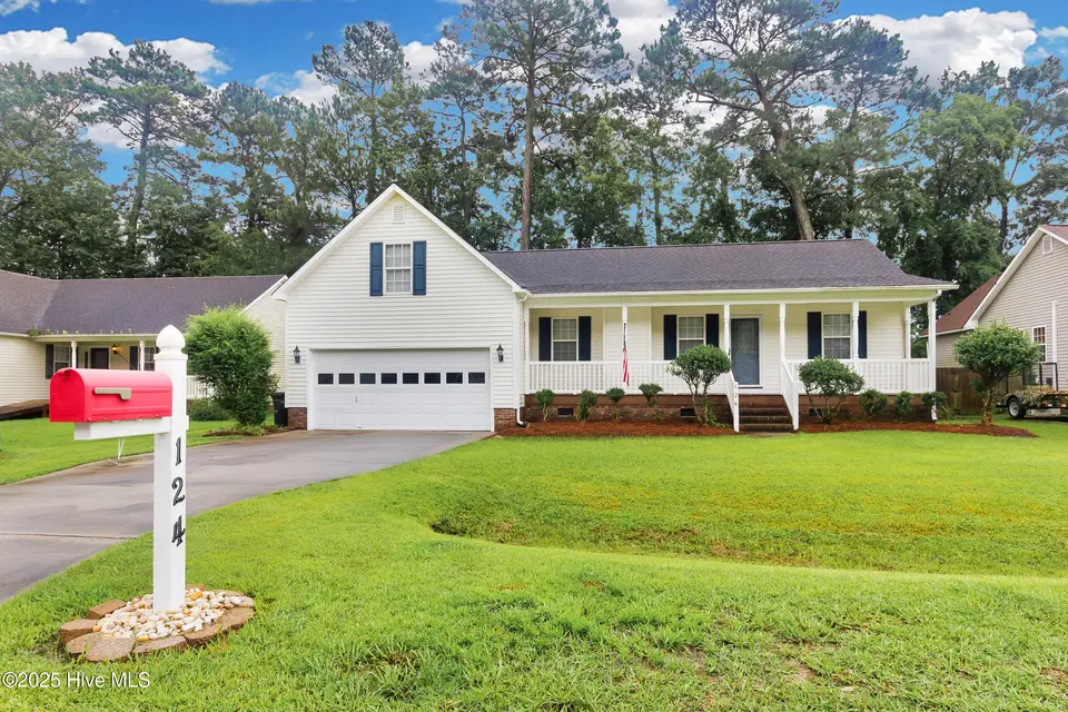124 Leonard Drive, New Bern, NC 28560 – photo 1 of 27: 1_31