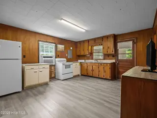 195 Queens Creek Road, Swansboro, NC 28584 — 2-bedroom home, Swansboro, NC, photo 4 of 40: Kitchen
