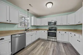 517 Hollywood Boulevard, Havelock, NC 28532 – photo 8: Kitchen