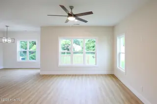 3300 Oaks Road, New Bern, NC 28560 – photo 16: Living Room