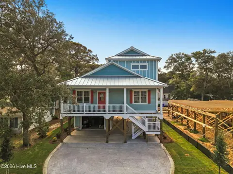110 NE 41st Street, Oak Island
