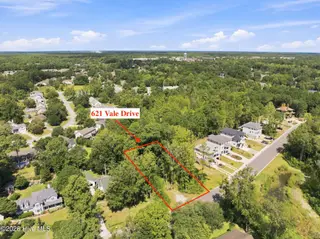 621 Vale Drive, Wilmington, NC 28411 – photo 4: 11-web-or-mls-DJI_20260909120801_0600_D