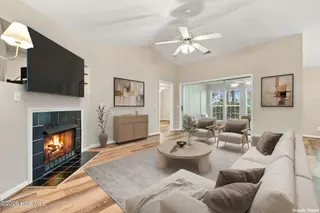 2209 Locksley Woods Drive G, Greenville, NC 27858 – photo 2: Living Room