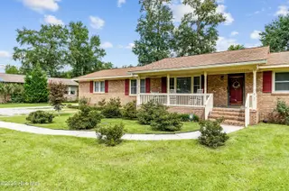 9135 Sue Circle NE, Leland, NC 28451 — 3-bedroom home in Marion Estates, Leland, NC, photo 3 of 50: 008-9135SueCircleNortheast-Leland-NC-284
