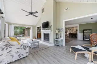 824 Pelican Drive, New Bern, NC 28560 – photo 7: Living Area
