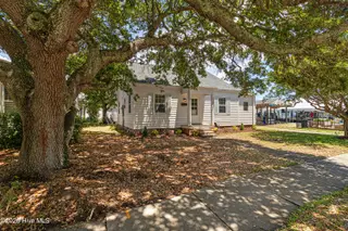 1710 Shepard Street, Morehead City, NC 28557 – photo 24: Beautiful home on Shepard St
