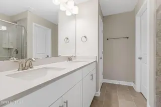 228 Cline Way Unit 131, Beaufort, NC 28516 – photo 9: Primary Bath