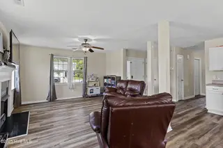 4000 W T Whitehead Drive, Jacksonville, NC 28546 – photo 5: Living Room