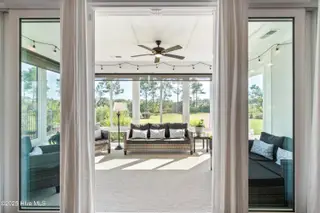 6475 Bryson Drive SW, Ocean Isle Beach, NC 28469 – photo 16: Heated/cooled Carolina room