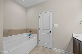 806 Tuscarora Trail, Jacksonville, NC 28546 – photo 19: 16_bathroom
