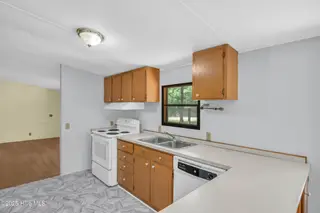 2092 John Henry Store Road, Currie, NC 28435 — 3-bedroom manufactured home, Currie, NC, photo 12 of 30: 12_2092 john henry store rd-00012