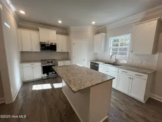 1221 Mandevilla Drive SE, Bolivia, NC 28422 – photo 9: Kitchen