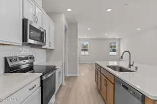 692 Edgeside Drive SE, Bolivia, NC 28422 – photo 6: Kitchen - Living