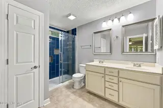 1122 Barkentine Drive, New Bern, NC 28560 – photo 21: Primary bath