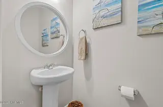 580 Sandy Hollow Drive, Jacksonville, NC 28540 – photo 6: 1/2 Bathroom (Similar Home)