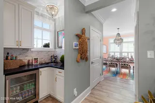 221 Sound Side Drive, Atlantic Beach, NC 28512 — 5-bedroom home in Bay Ridge, Atlantic Beach, NC, photo 18 of 60: Wet bar leads to dining space