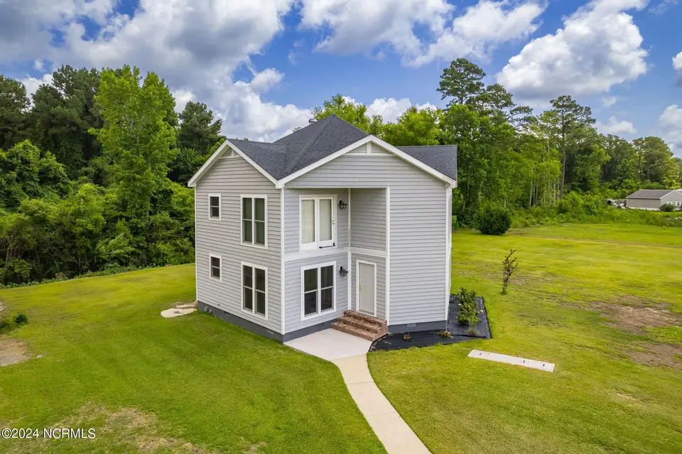 335 Country Club Lane, Newport, NC 28570 – photo 1 of 57: 335 Country Club Lane, Newport, NC