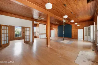 204 Turner Street, Beaufort, NC 28516 – photo 4: First floor gathering and meeting space
