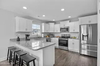806 Calebs Creek Court, Maysville, NC 28555 – photo 14: 27_kitchen