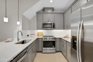 349 Parkington Lane 95a, Ocean Isle Beach, NC 28469 — 3-bedroom townhome in The Villas at Seaside, Ocean Isle Beach, NC, photo 6 of 22: kitchen