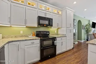 641 Edgewood Avenue, Newport, NC 28570 — 4-bedroom home in Gracelyn Park East, Newport, NC, photo 18 of 57: Kitchen