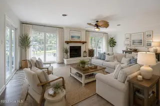 5724 Gondolier Drive, New Bern, NC 28560 – photo 5: Living Room