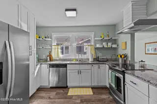 208 Hamlet Avenue, Carolina Beach, NC 28428 — 3-bedroom home, Carolina Beach, NC, photo 6 of 49: 21-web-or-mls-BTS00836