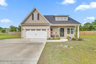 122 Derby Lane, Hampstead, NC 28443 — 4-bedroom home in Cross Creek, Hampstead, NC, photo 1 of 39: IMG_9681