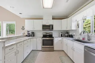 806 Lord Granville Drive, Morehead City, NC 28557 – photo 4: Kitchen