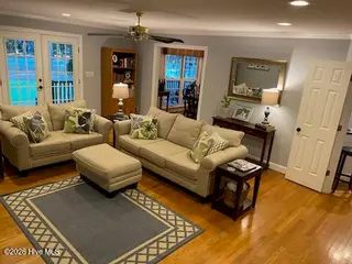506 Pamlico River Drive, Washington, NC 27889 – photo 2: Living Room