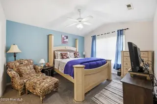 2223 Locksley Woods Drive G, Greenville, NC 27858 – photo 12: 15-web-or-mls-bls_0035