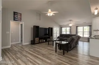 321 Barbara Drive, New Bern, NC 28562 – photo 9: Living Room