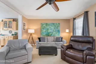 121 E Pointe Road, Rocky Point, NC 28457 — 3-bedroom home in River Hills, Rocky Point, NC, photo 6 of 33