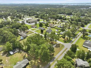 1000 Hedrick Boulevard, Morehead City, NC 28557 – photo 4: 21-web-or-mls-1000 Hedrick Blvd 021-edit