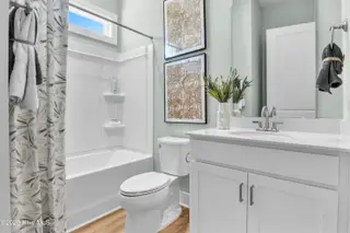 933 Catamaran Court, Ocean Isle Beach, NC 28469 — 3-bedroom home in The Tides at Ocean Isle Beach, Ocean Isle Beach, NC, photo 5 of 61: Bath 3