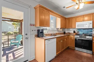 118 NE 31st Street, Oak Island, NC 28465 – photo 16: 20-web-or-mls-DSC02680