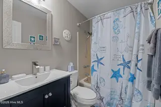 6102 Felucca Court, New Bern, NC 28560 – photo 23: 17-web-or-mls-DSC_1023