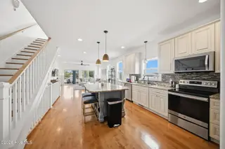 313 Birmingham Avenue Unit 1, Carolina Beach, NC 28428 — 3-bedroom townhome, Carolina Beach, NC, photo 15 of 66: 21-web-or-mls-GRAE_313 Birmingham Ave 1-