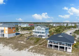 6901 W Beach Drive, Oak Island, NC 28465 – photo 11: 6901 W Beach Rev MLS-7