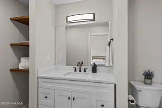 651 Salter Path Road 20b, Pine Knoll Shores, NC 28512 – photo 17: En-Suite Primary Bathroom