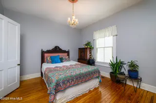 406 Queen Street, New Bern, NC 28560 – photo 13: 1st Floor Bedroom