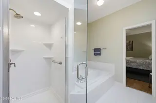 8004 Club House Drive, New Bern, NC 28562 – photo 18: 18-45-web-or-mls-DSC_6101_edit