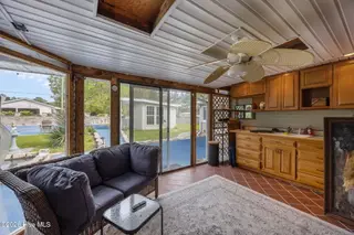 1104 Longview Drive, New Bern, NC 28562 — 3-bedroom home in Sherwood Forest, New Bern, NC, photo 5 of 53: 6-web-or-mls-0C0A8677_1