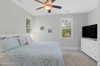 135 Sea Grove Lane, Beaufort, NC 28516 – photo 12: Primary suite