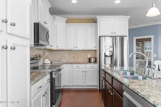 911 Ocean Boulevard W, Holden Beach, NC 28462 – photo 10: 6-web-or-mls-DSC08999