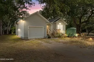 124 NW 8th Street, Oak Island, NC 28465 — 3-bedroom home in Pinners Point, Oak Island, NC, photo 1 of 47: shniderproductions.com-2