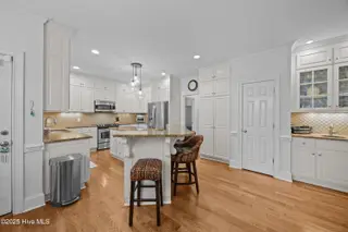 900 Chesapeake Place, Greenville, NC 27858 – photo 7: Kitchen
